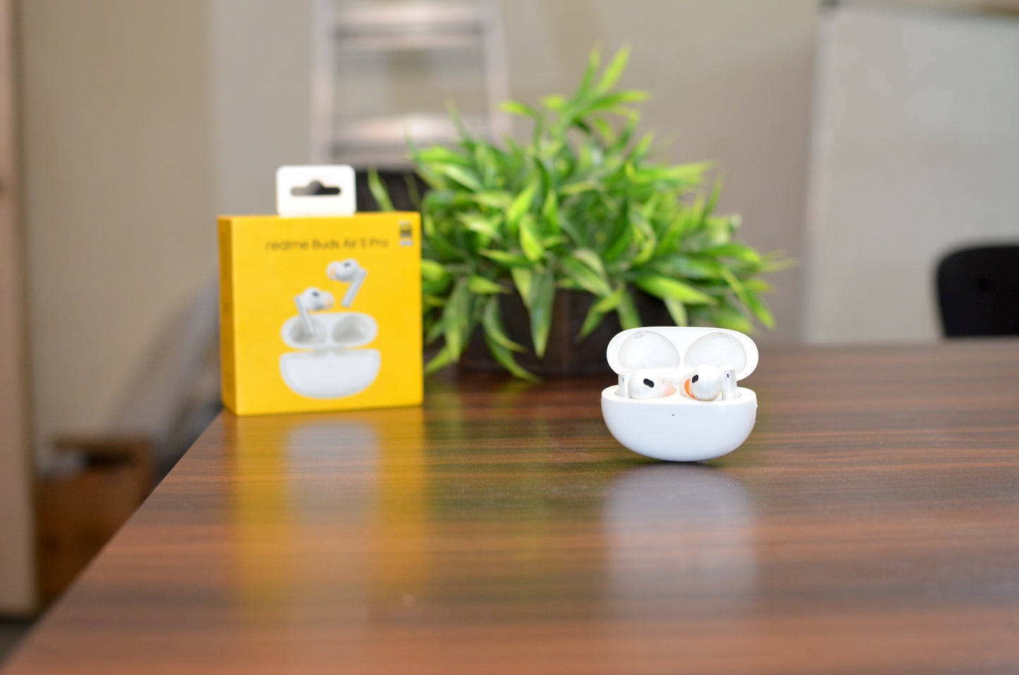 realme in Ear Buds Air 6 Pro with Dual Drivers(11mm + 6mm tweeter)