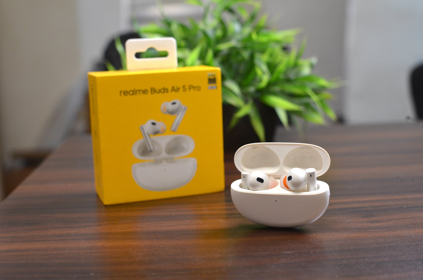 realme in Ear Buds Air 6 Pro with Dual Drivers(11mm + 6mm tweeter)