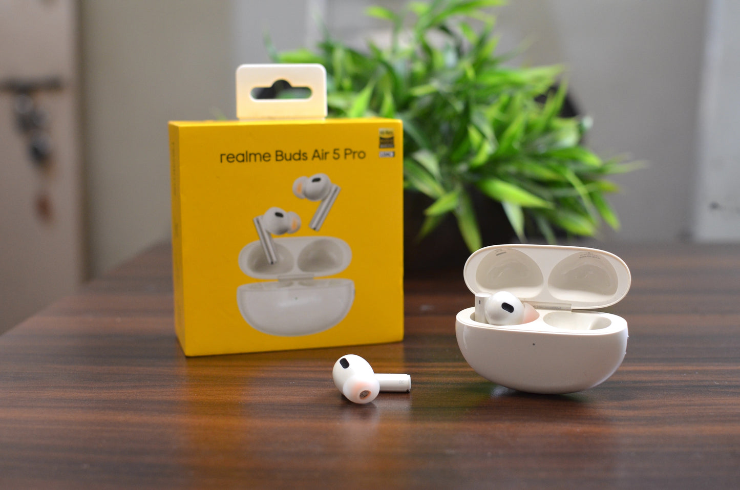 realme in Ear Buds Air 6 Pro with Dual Drivers(11mm + 6mm tweeter)